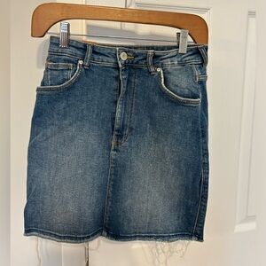 Zara mini denim skirt, size S, excellent condition.